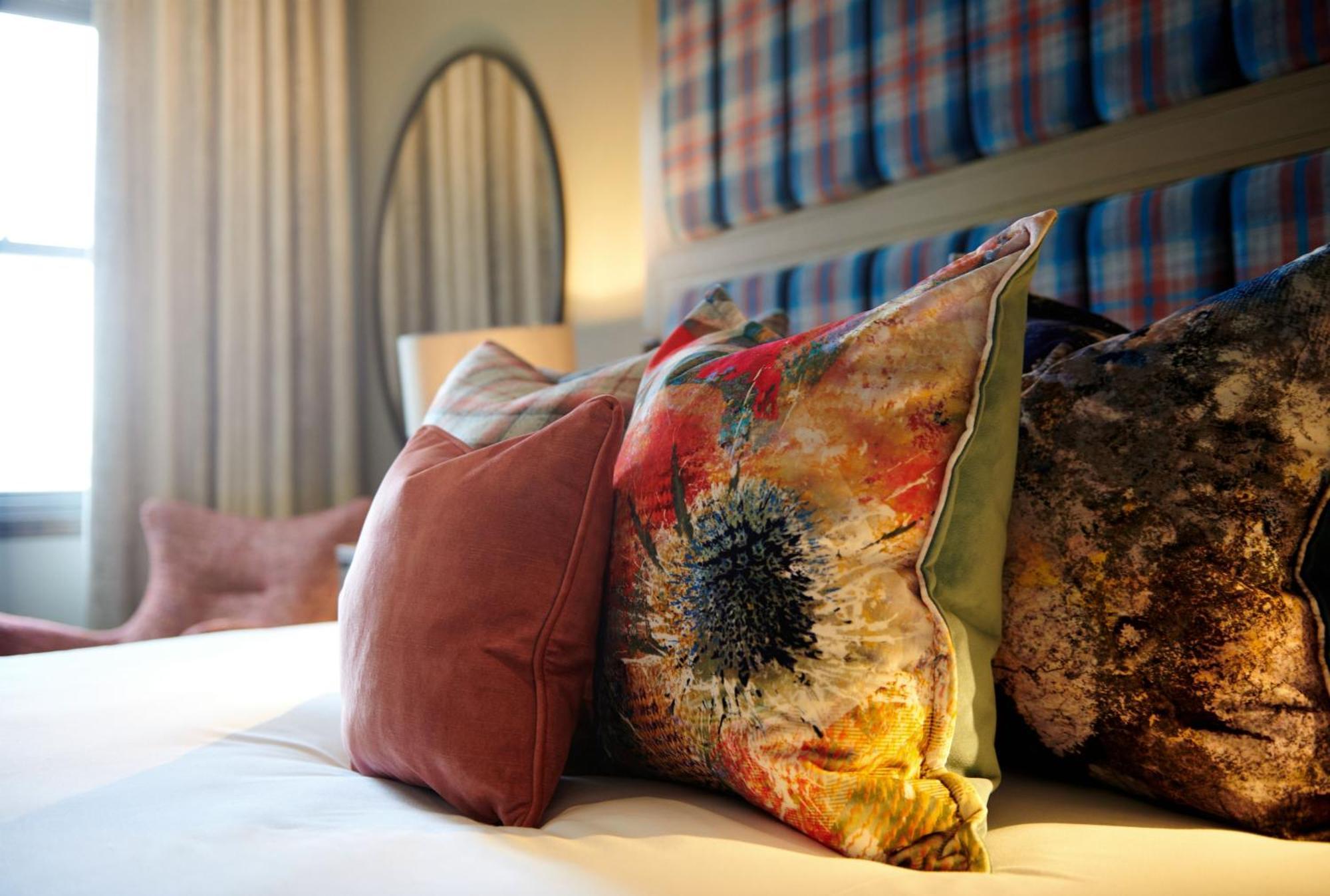 Cameron House On Loch Lomond Алекзандрия Экстерьер фото Decorative cushions