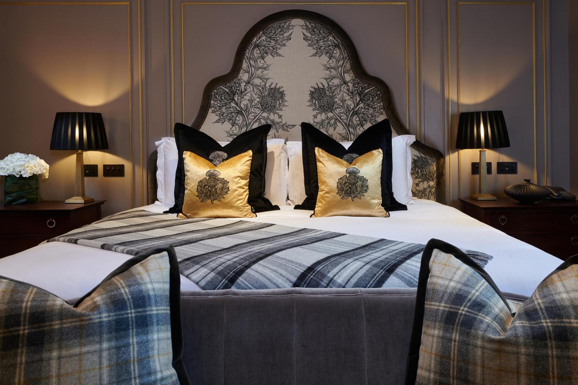 Cameron House On Loch Lomond Алекзандрия Экстерьер фото A bedroom at The Mitre