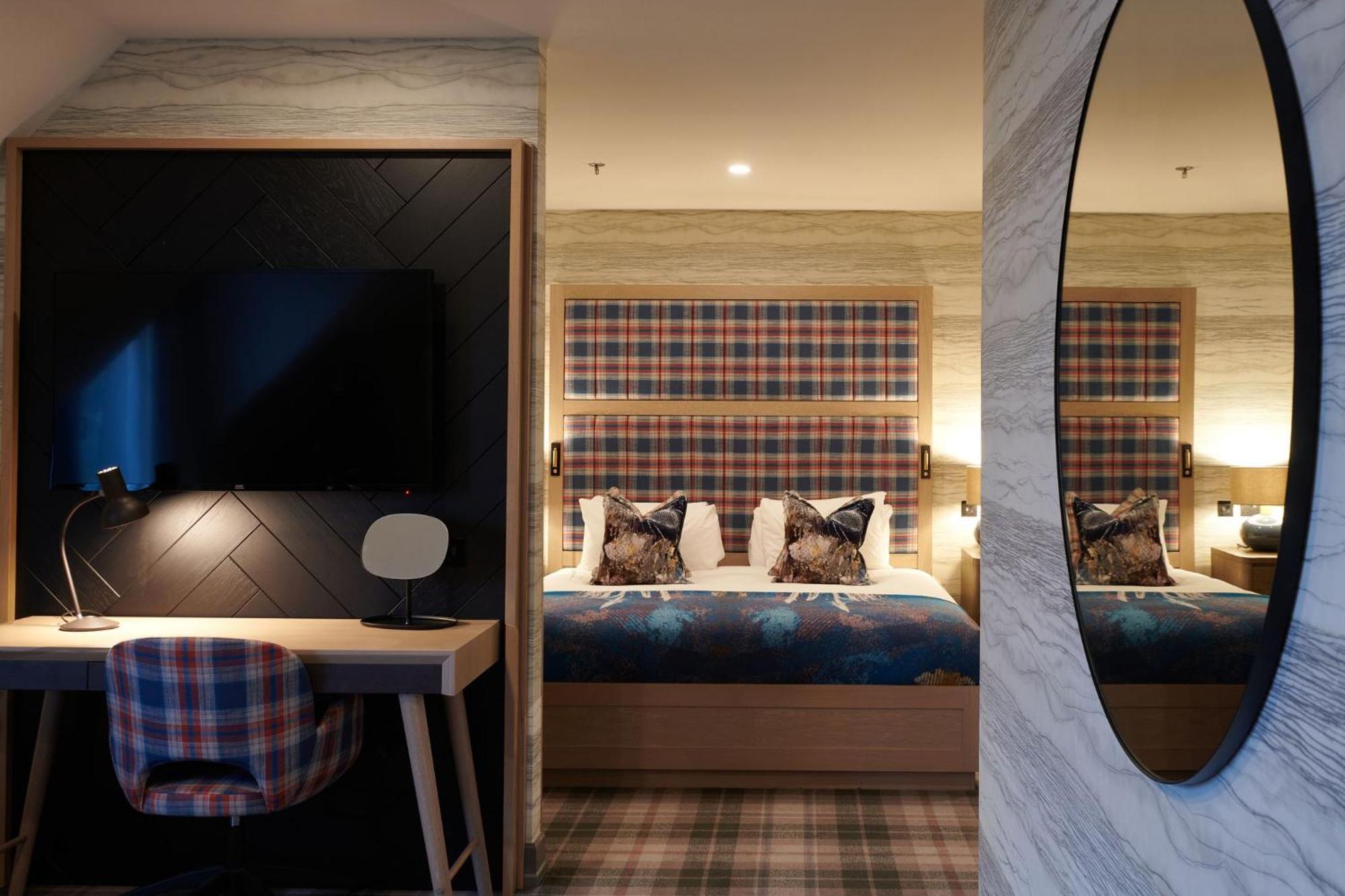 Cameron House On Loch Lomond Алекзандрия Экстерьер фото A bedroom at the hotel