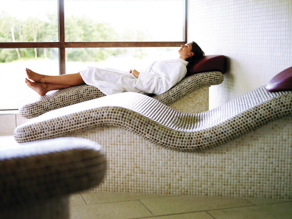 Cameron House On Loch Lomond Алекзандрия Экстерьер фото A woman relaxing on a spa bed